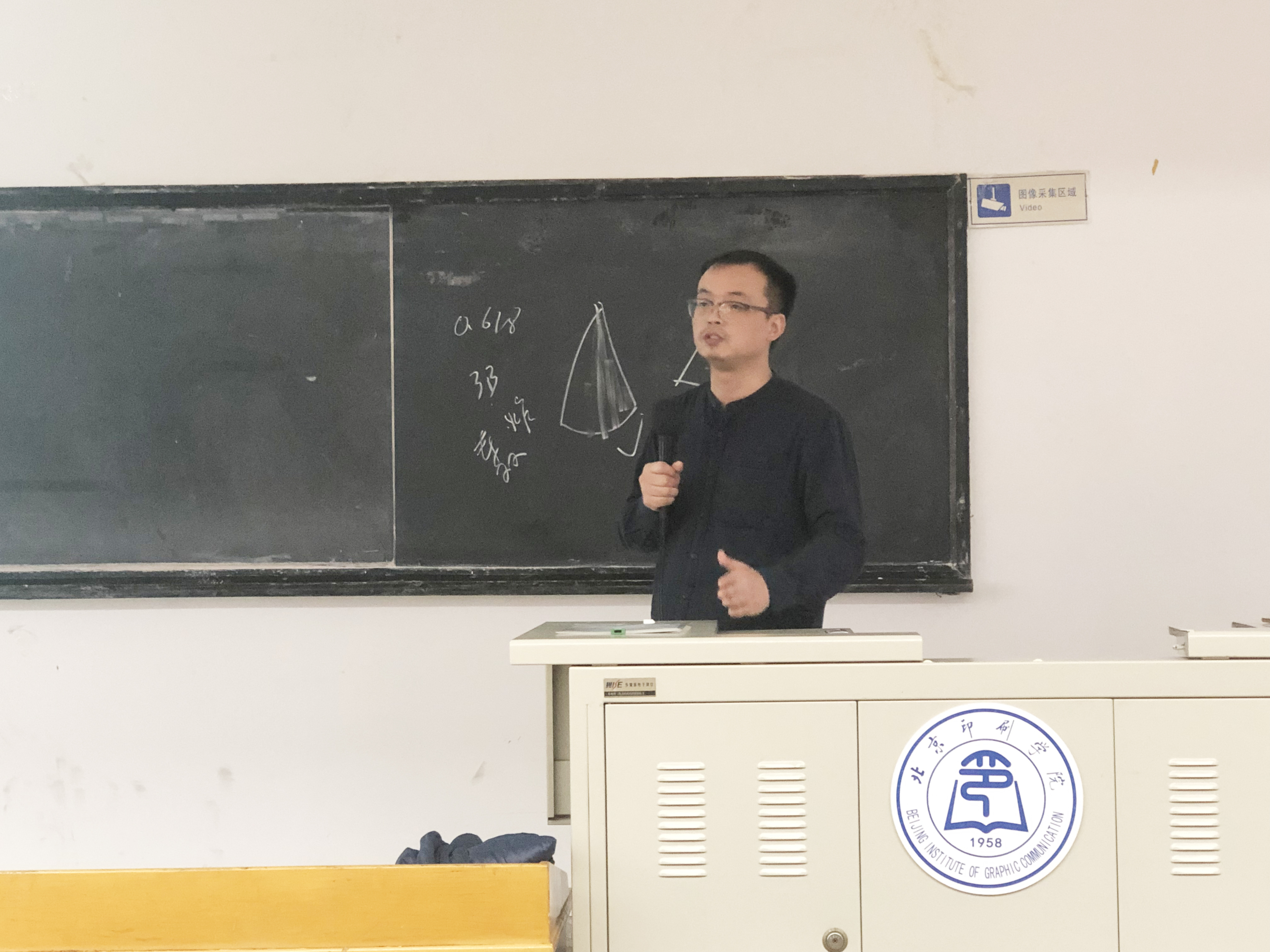 Macintosh HD:Users:zhang:Desktop:新闻素材:张通:张通-2.jpg